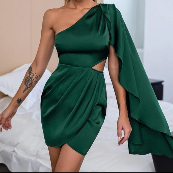 One shoulder drape cut out satin dress - Picture 6 of 9